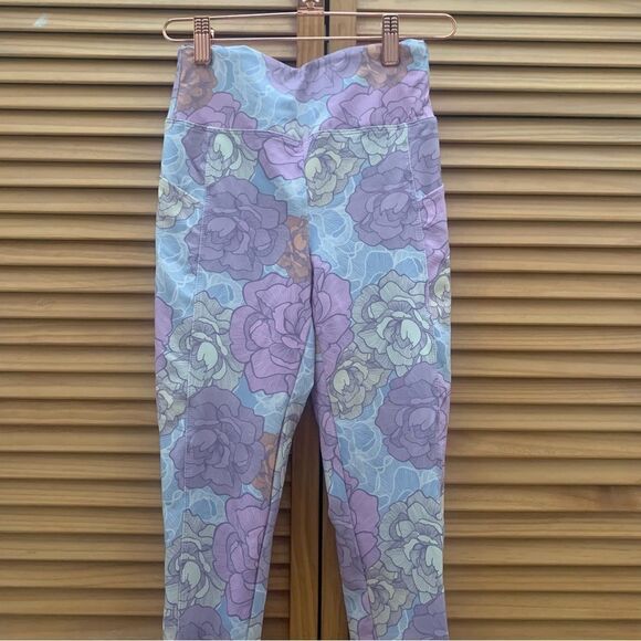 NWT Dippin’ Daisy’s Floral High Rise Leggings size small - Picture 7 of 8